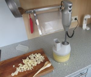 Petersilienwurzel fein reiben