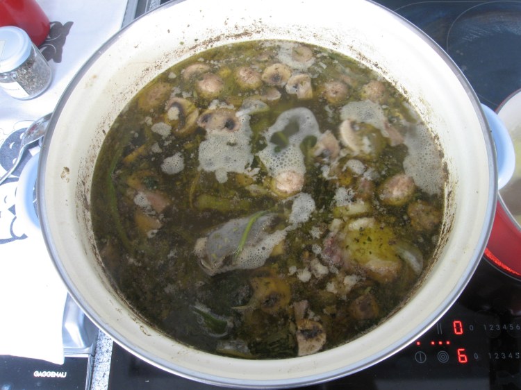 Heller (weißer) Fond köchelt