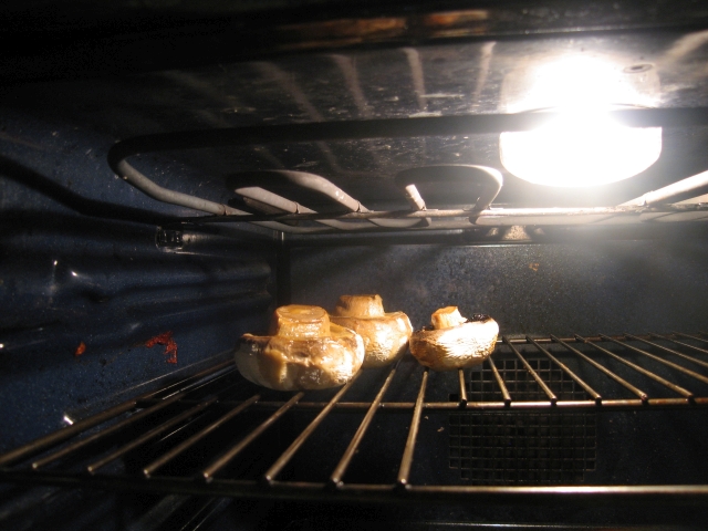 Portobellos grillen im Backrohr.