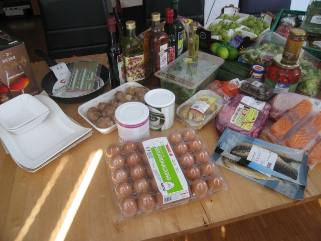 Die Pfanne links hinten ist für Induktion vorgesehen. Kamen wir erst später drauf.