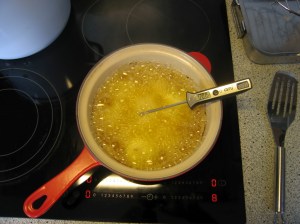 Das Thermometer zeigt 120 Grad. Ein guter Zeitpunkt zu frittieren.