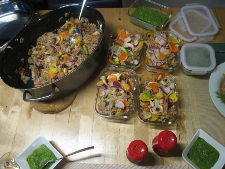 Quinoa-Buchweizen-Gemüsetopf in der Variante zum Mitnehmen