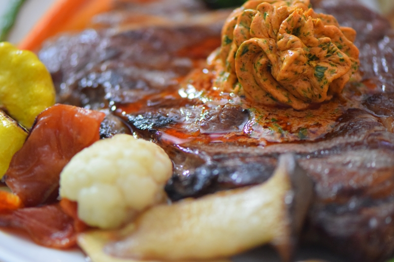 Steak mit Kräuterbutter