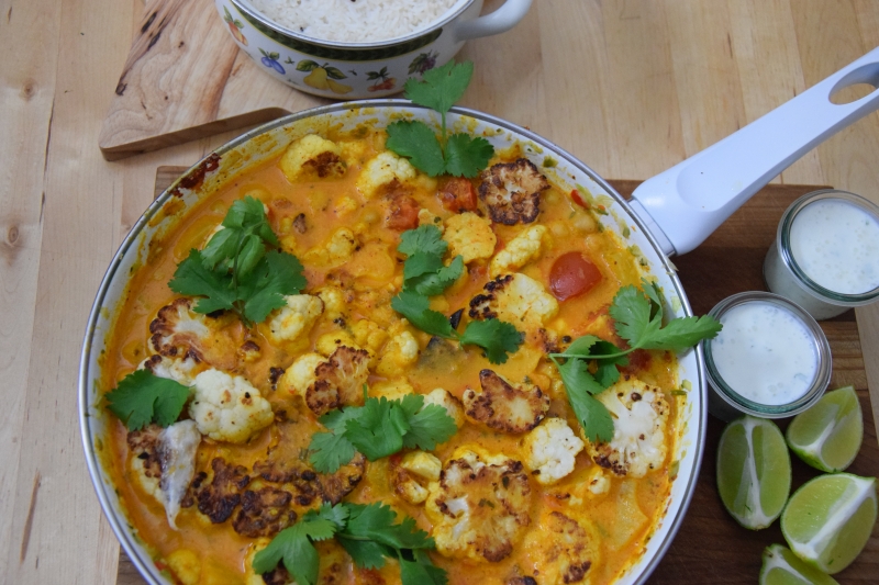 Scharfer Karfiol mit Ananas und Minze-Joghurt Title