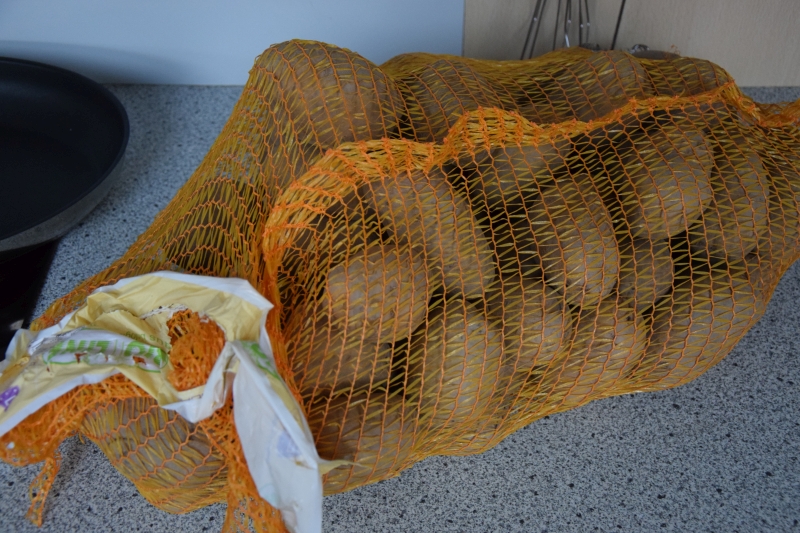 Festkochende Kartoffeln für Pommes Frites