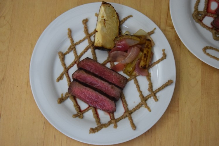 steak-mit-shiitake-ketchup-und-grillgurken-11