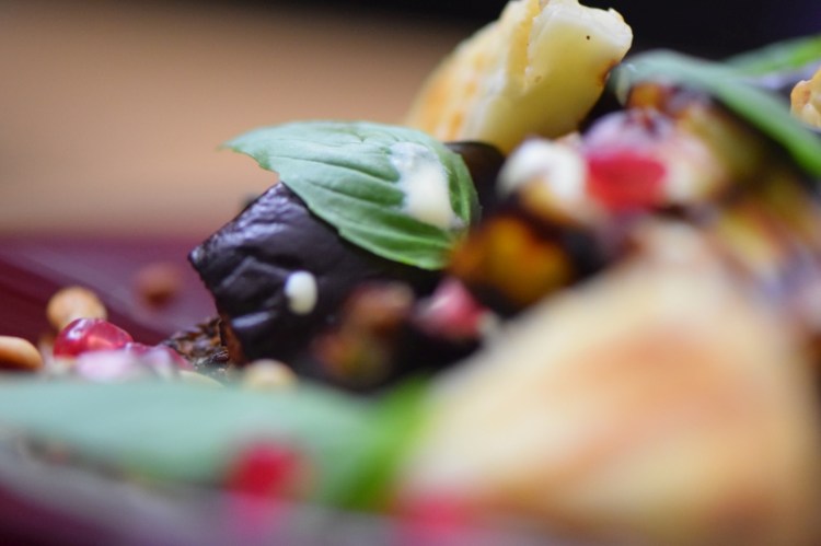 auberginen-wedges-mit-safran-kefir-sauce-10