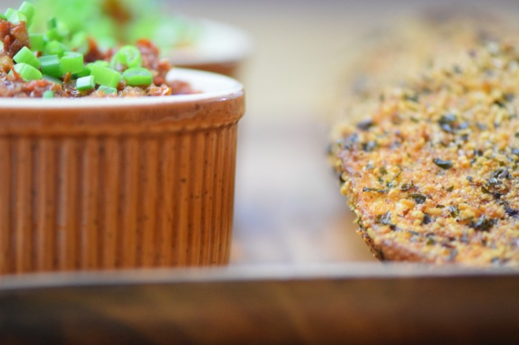 sellerie-schnitzel-mit-suskartoffel-dip-und-tomaten-dip-12