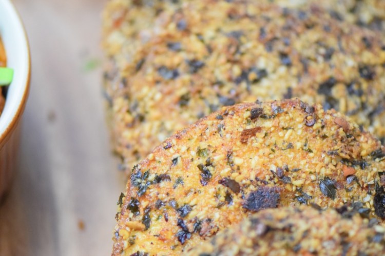 sellerie-schnitzel-mit-suskartoffel-dip-und-tomaten-dip-9