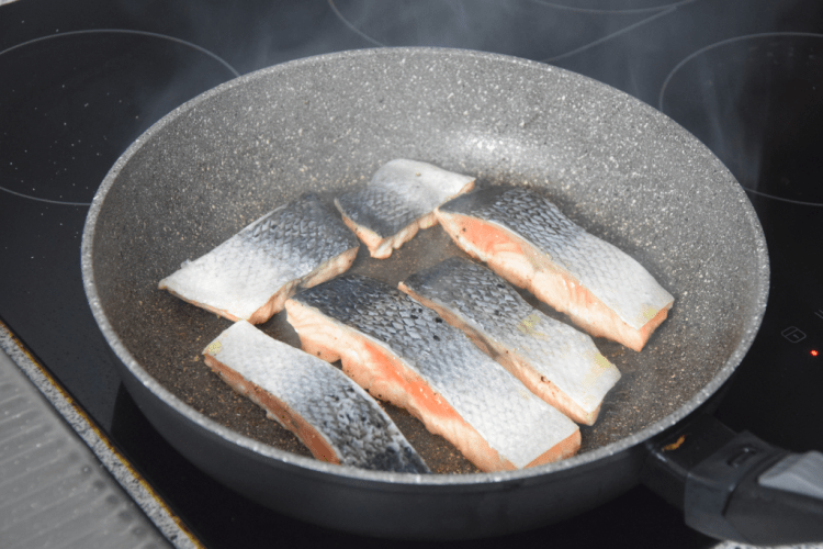 verkohlter-lachs-mit-weintrauben-salsa-3