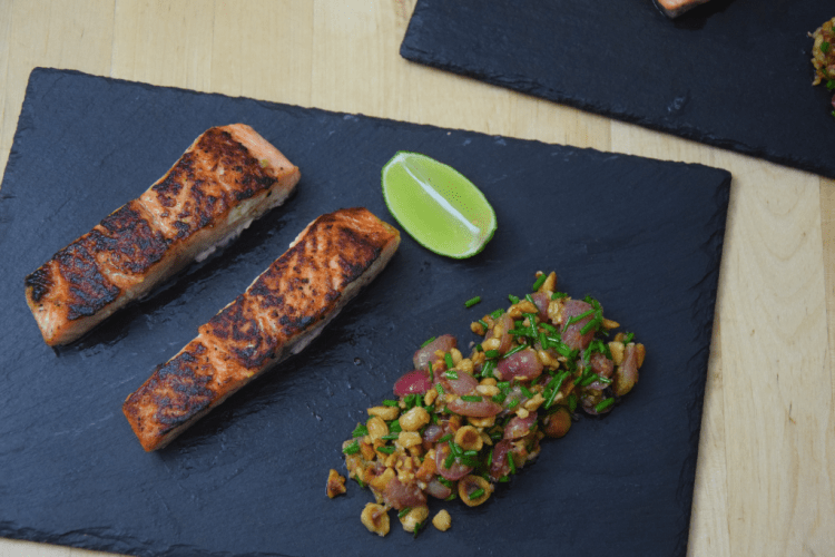 verkohlter-lachs-mit-weintrauben-salsa-5