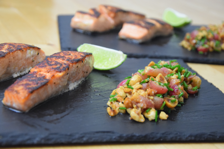 verkohlter-lachs-mit-weintrauben-salsa-6