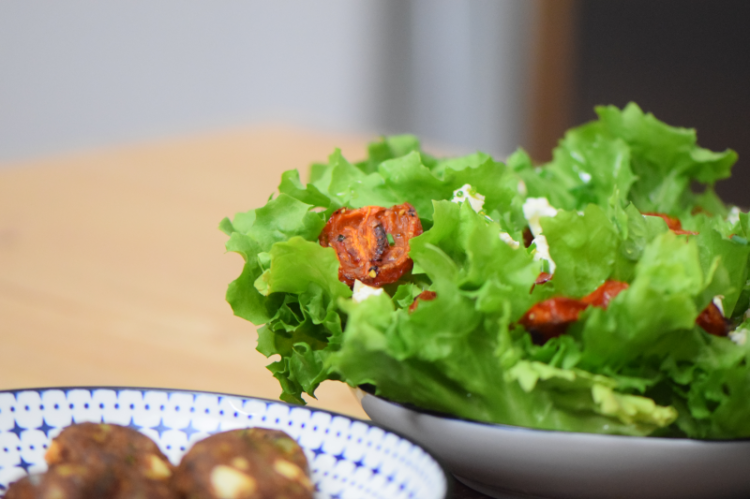 zucchini-manouri-knodel-mit-endiviensalat-8