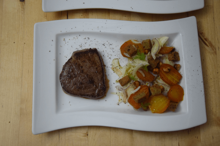 huferlsteak-mit-gelber-bete-fenchel-salat-5