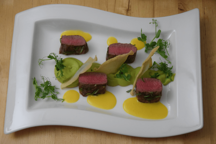 lamm-mit-senf-hollandaise-und-erbsenpurree-10