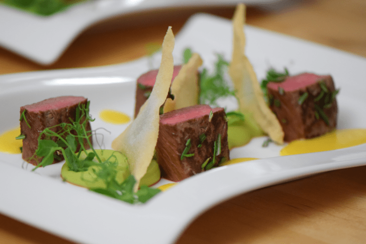 lamm-mit-senf-hollandaise-und-erbsenpurree-14