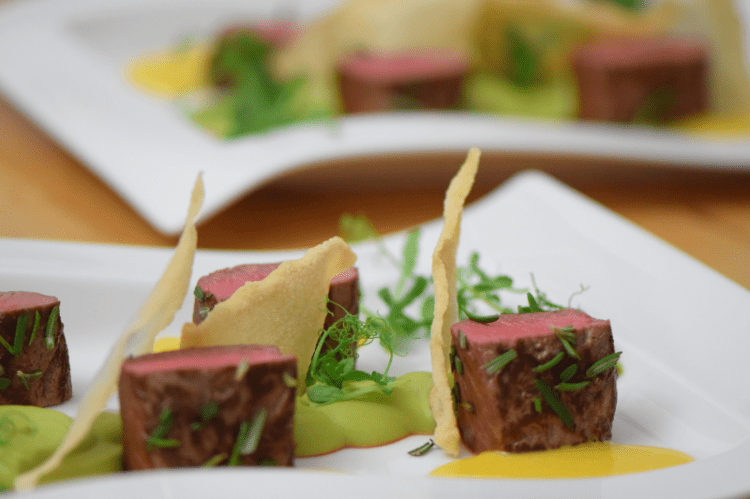 lamm-mit-senf-hollandaise-und-erbsenpurree-15