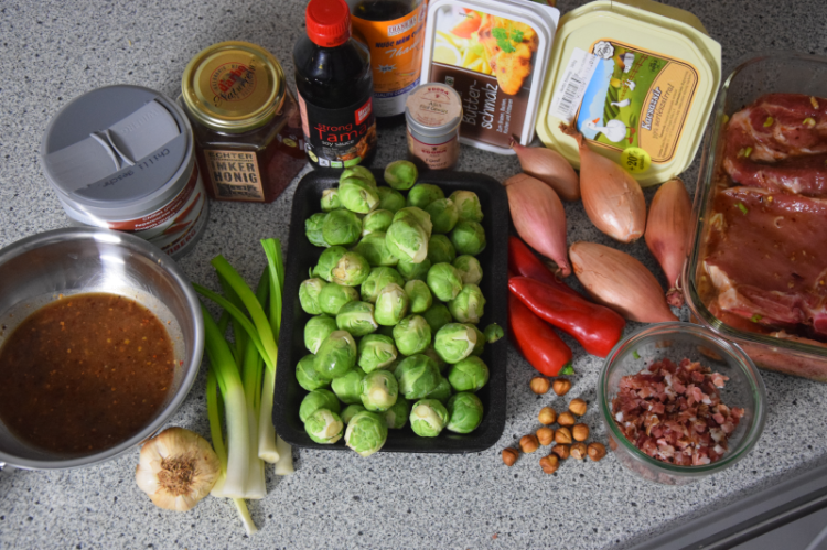 schweinskarree-mit-frittiertem-chili-und-rosenkohl-1