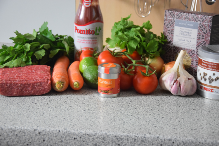 fleischballchen-in-geschmortem-freekeh-1