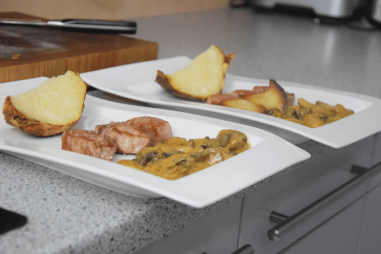 gebackener-sellerie-mit-schweinsmedaillons-in-pfefferpilzsauce-4