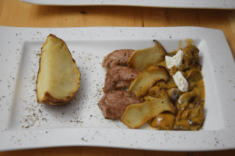 gebackener-sellerie-mit-schweinsmedaillons-in-pfefferpilzsauce-5