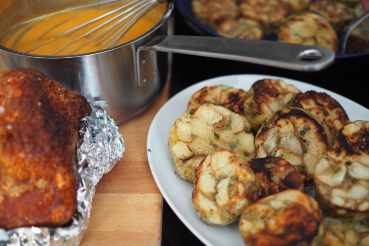 knuspriges-schwein-mit-knodel-11