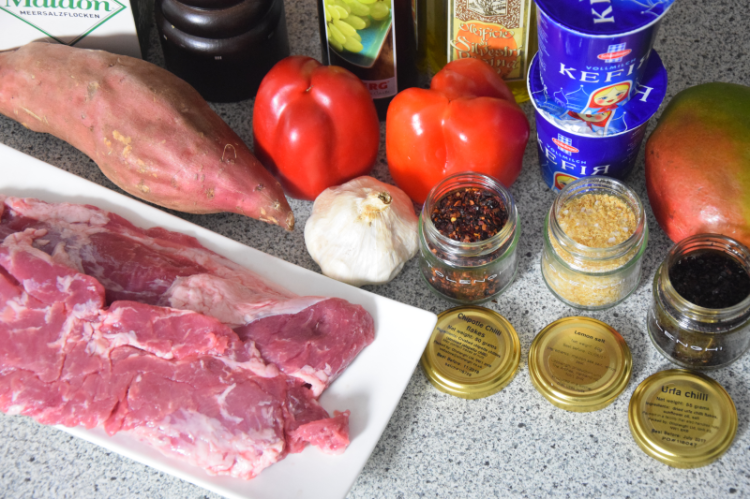 schwein-mit-chili-salsas-und-suskartoffel-chips-1