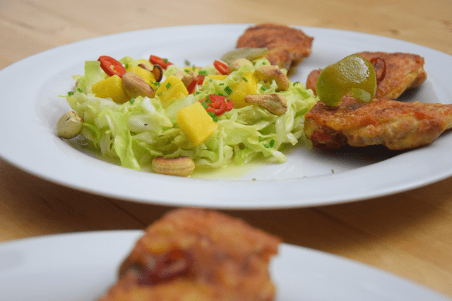 gebratenes-hahnchen-mit-mango-spitzkohlsalat-10