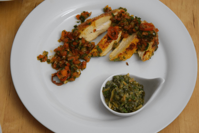 radicchiosalat-mit-beeren-hahnchen-mit-sardellen-salsa-7