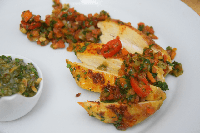 radicchiosalat-mit-beeren-hahnchen-mit-sardellen-salsa-8