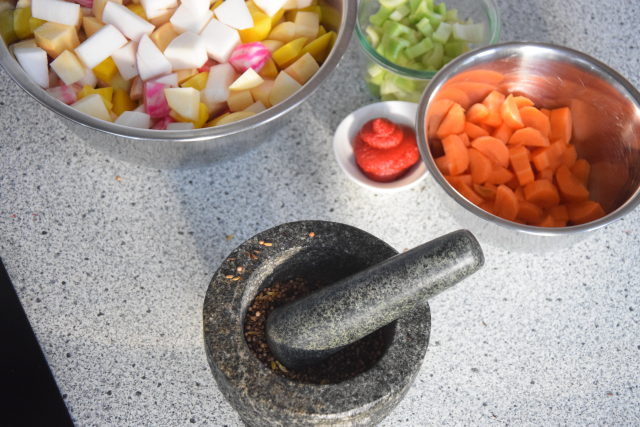 rubengulasch-mit-kolbasz-kasecreme-und-mangoldschnecke-3