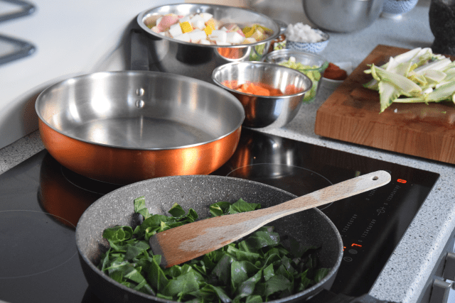 rubengulasch-mit-kolbasz-kasecreme-und-mangoldschnecke-6