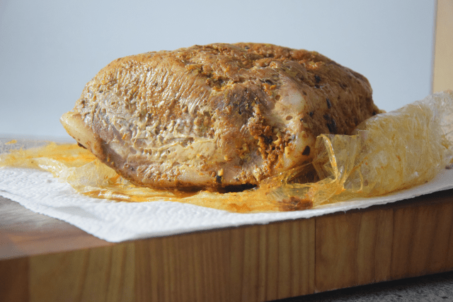 schweinskarree-mit-senf-marillen-chutney-und-apfelkraut-3