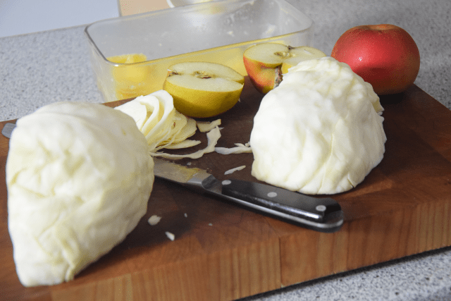 schweinskarree-mit-senf-marillen-chutney-und-apfelkraut-4