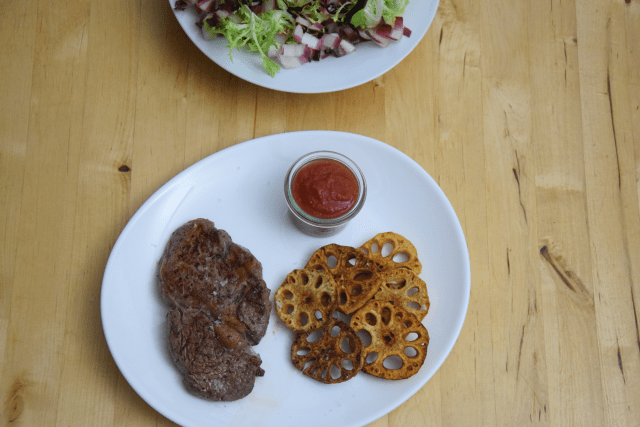 steak-mit-lotuswurzel-und-ketchup-1