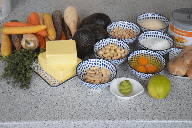 hahnchen-mit-avocado-creme-konfierte-karotten-1