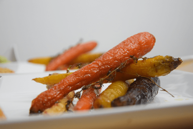 hahnchen-mit-avocado-creme-konfierte-karotten-9