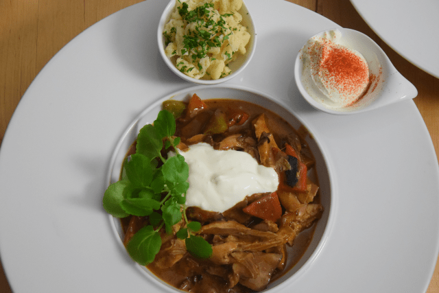 huhnerfrikassee-gulasch-style-5