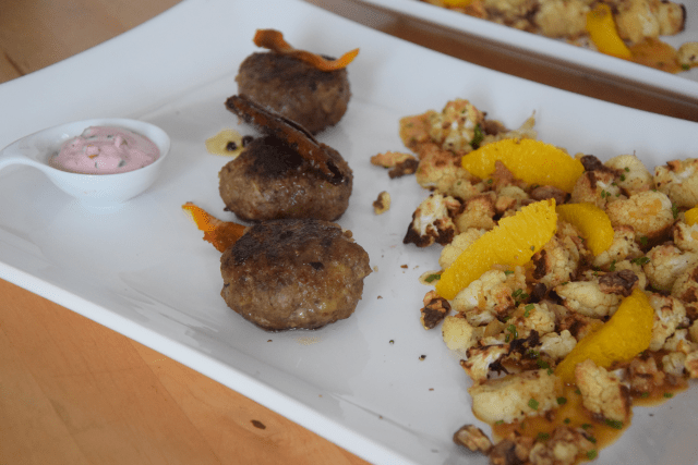 hirschfrikadellen-mit-preiselbeerschmand-und-blumenkohlsalat-7