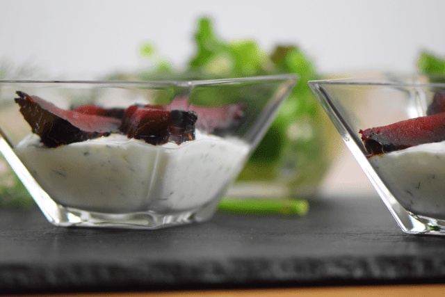 lachsfrikadellen-mit-meerrettich-lassi-und-creme-10