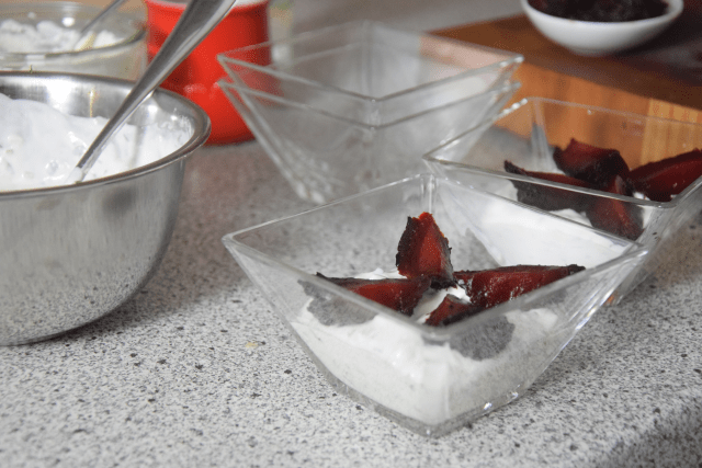 lachsfrikadellen-mit-meerrettich-lassi-und-creme-3