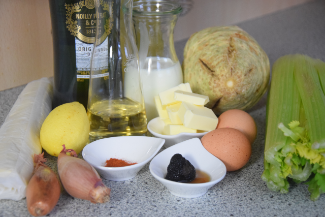 Gepelzte Selleriesuppe (1)