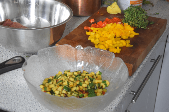 Hühner-Frikadellen und fast ein Ratatouille (2)