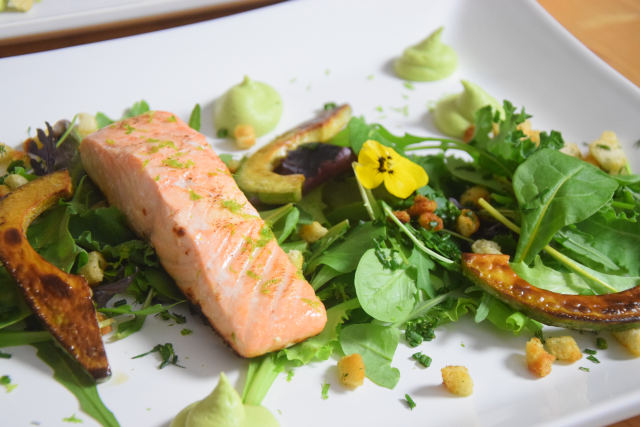 Salat mit Avocadocreme und Lachs (5)