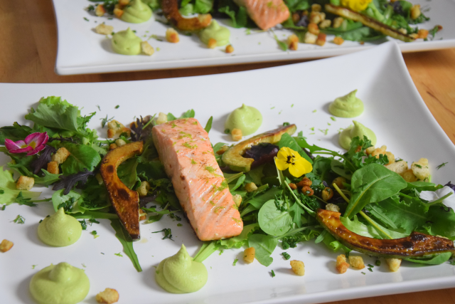 Salat mit Avocadocreme und Lachs (6)