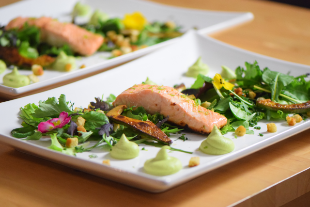 Salat mit Avocadocreme und Lachs (7)