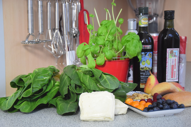 Zartbitterer Mangold-Salat mit Haloumi (1).png