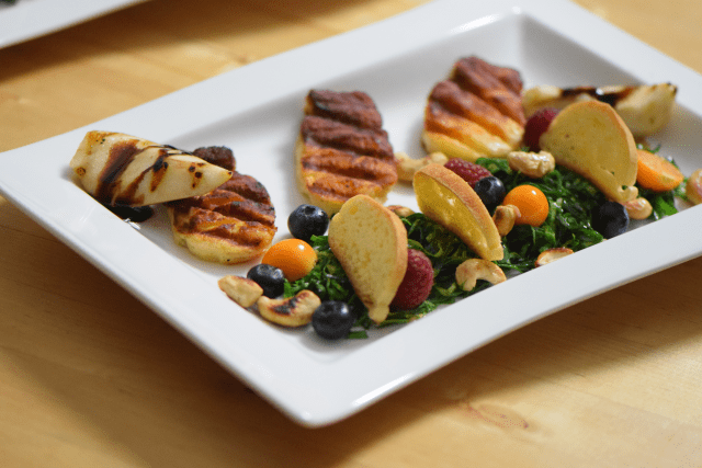 Zartbitterer Mangold-Salat mit Haloumi (10)