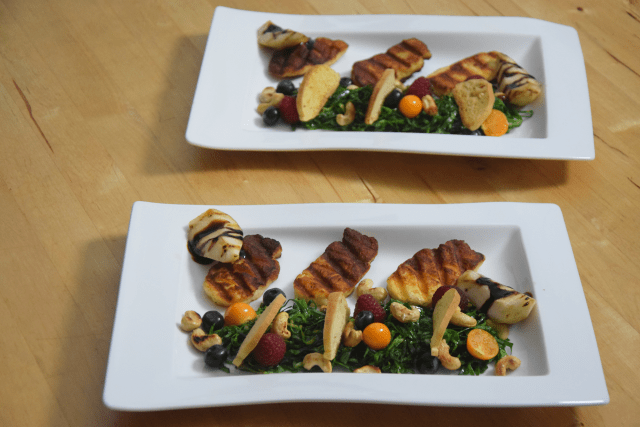 Zartbitterer Mangold-Salat mit Haloumi (6)