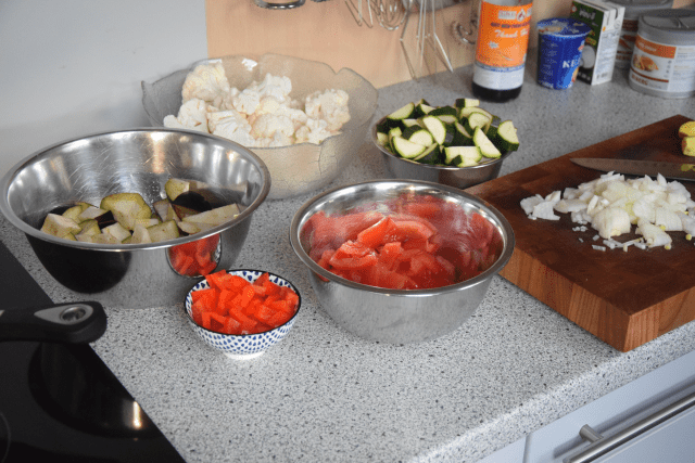 zucchini-melanzani-pfanne-mit-blumenkohlreis-und-cashew-nussen-2